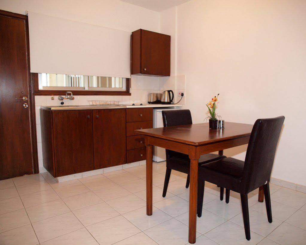 Petrou Bros Apartments Larnaca Exterior photo